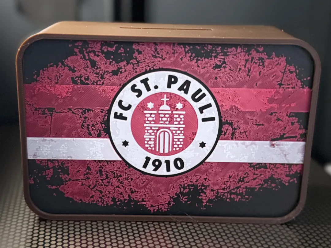 FC St. Pauli Spardose Piggybank Hue-Forge Look