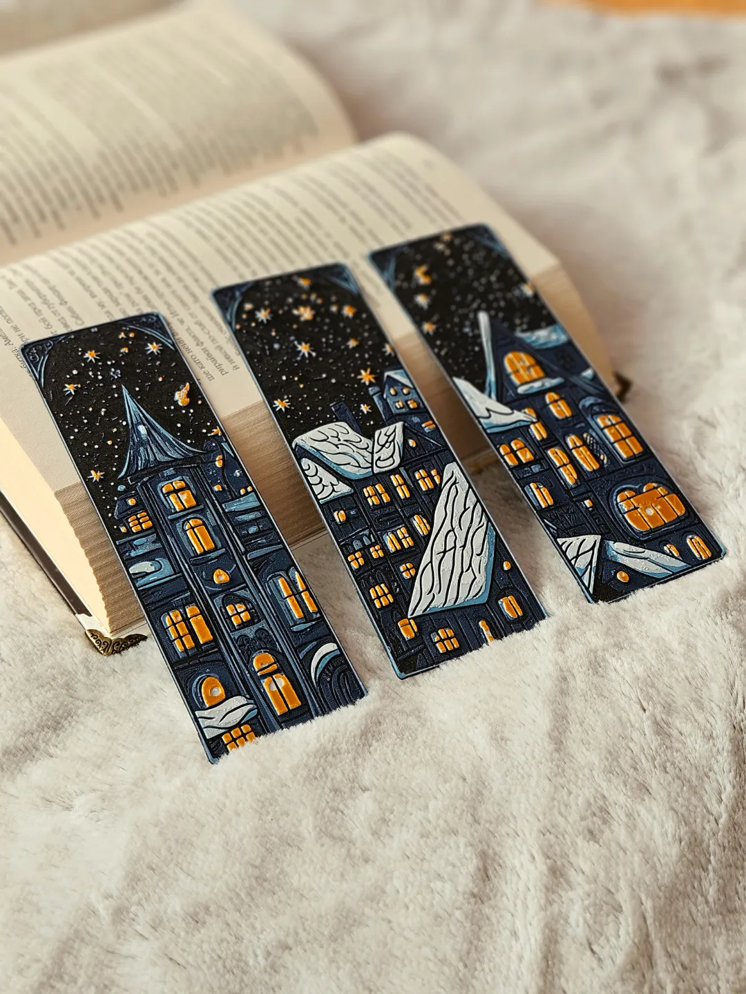 Winter Glow - Cozy Christmas Bookmarks Set