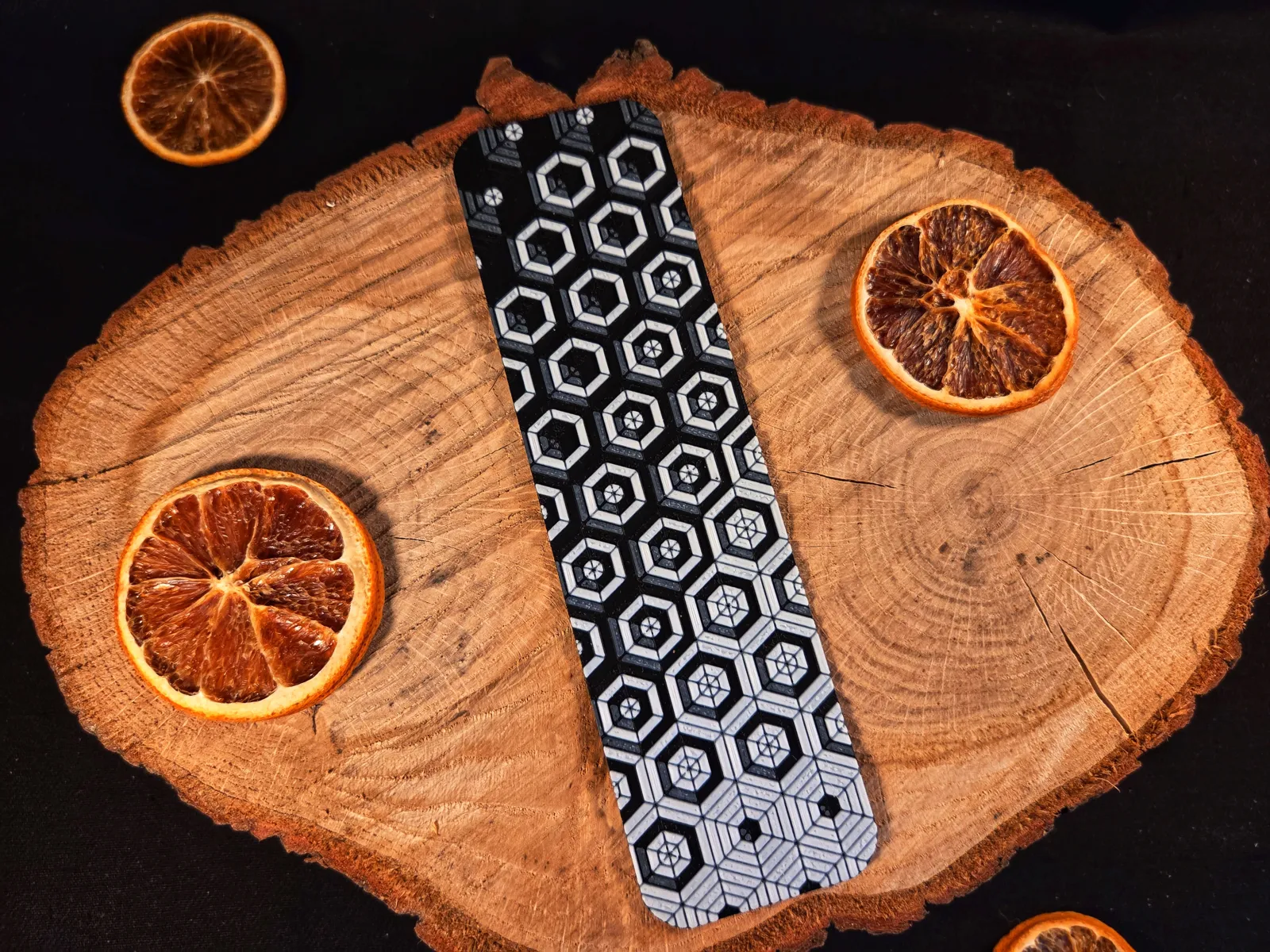 Hexagonal pattern bookmark - hueforge