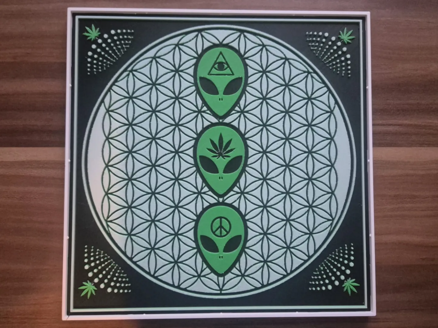 Cosmic Alien Mandala – HueForge
