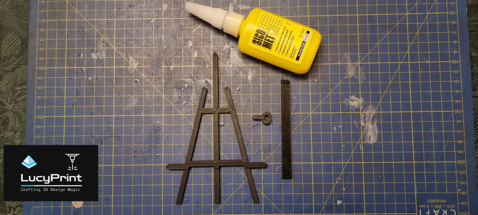 Easel for HueForge pictures