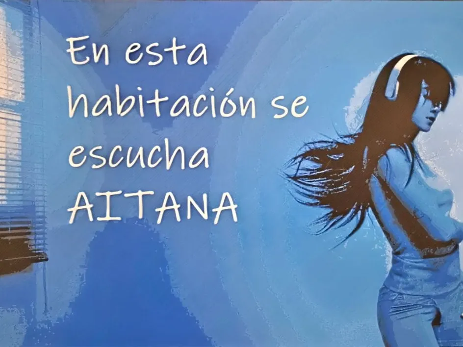 AITANA OT - Cartel habitación - Cuarto Azul