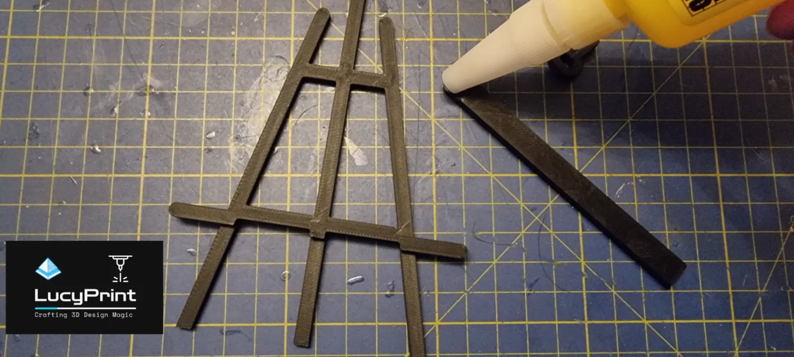 Easel for HueForge pictures