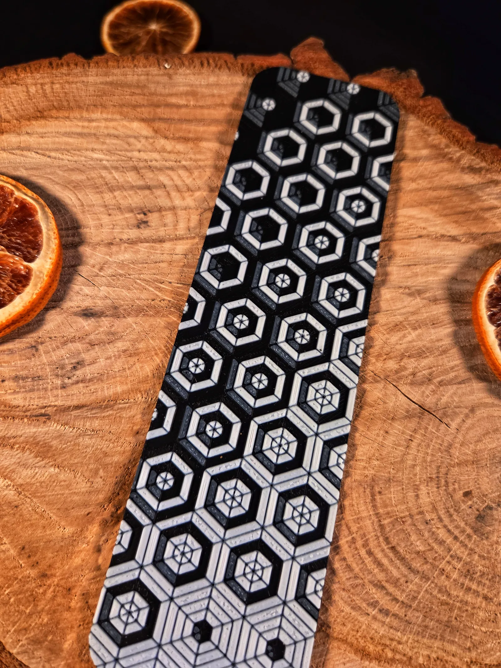Hexagonal pattern bookmark - hueforge