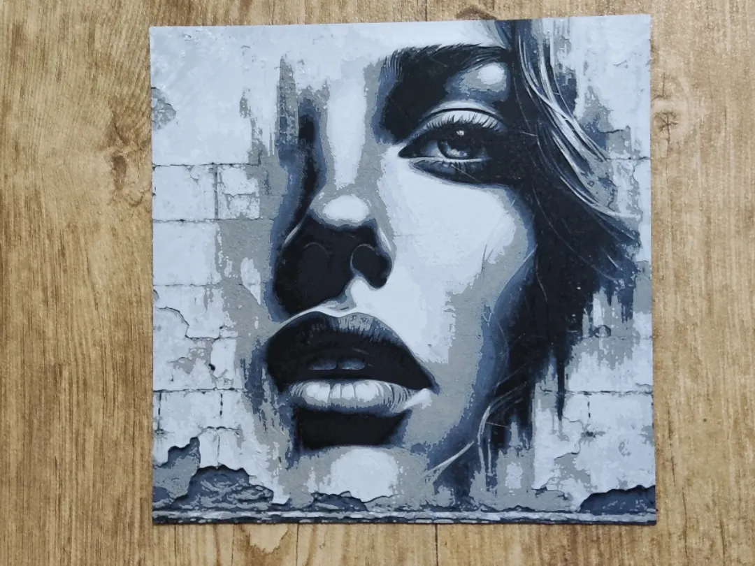 Face woman - hueforge