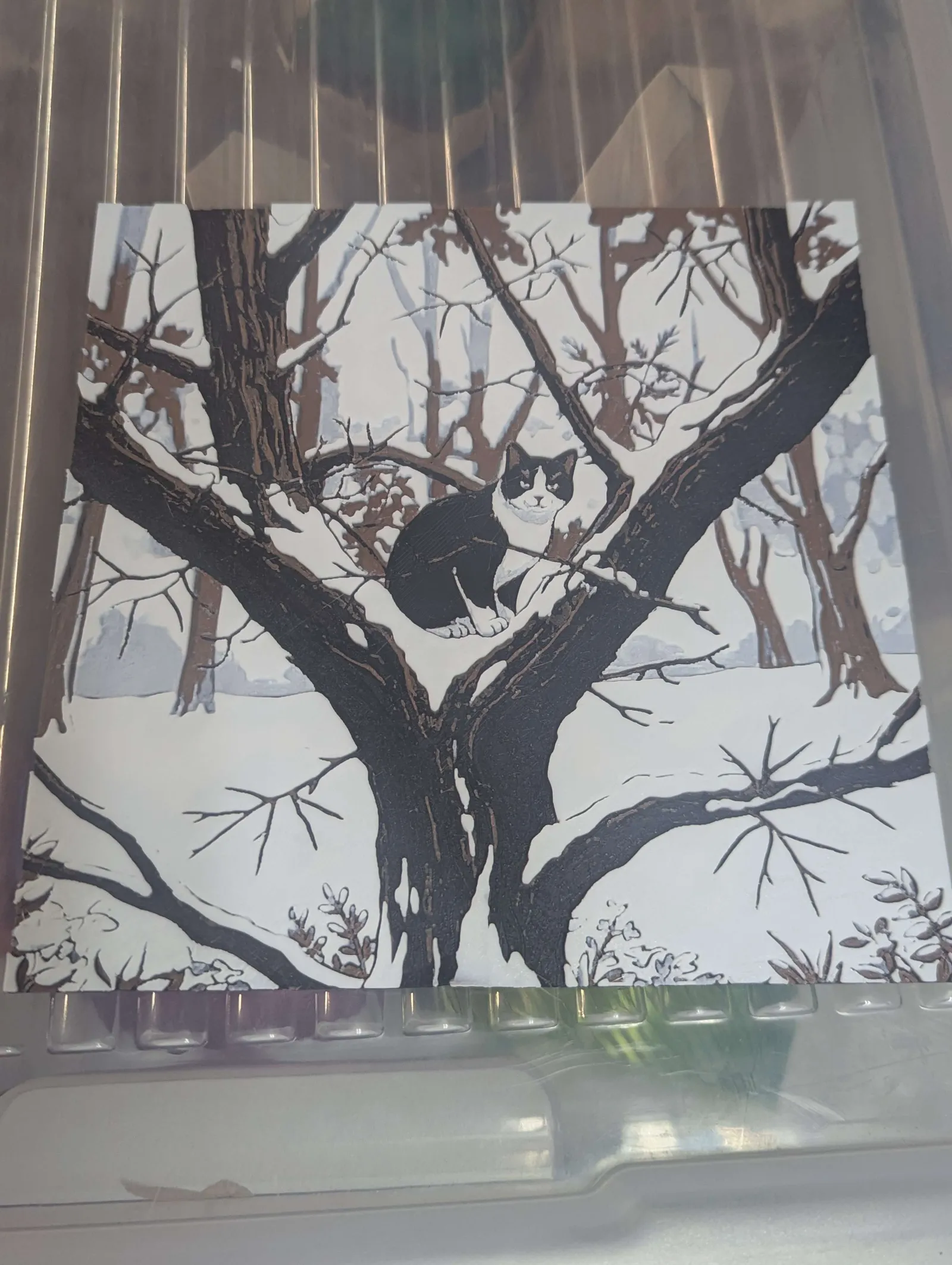 hueforge chat dans une arbre enneigé