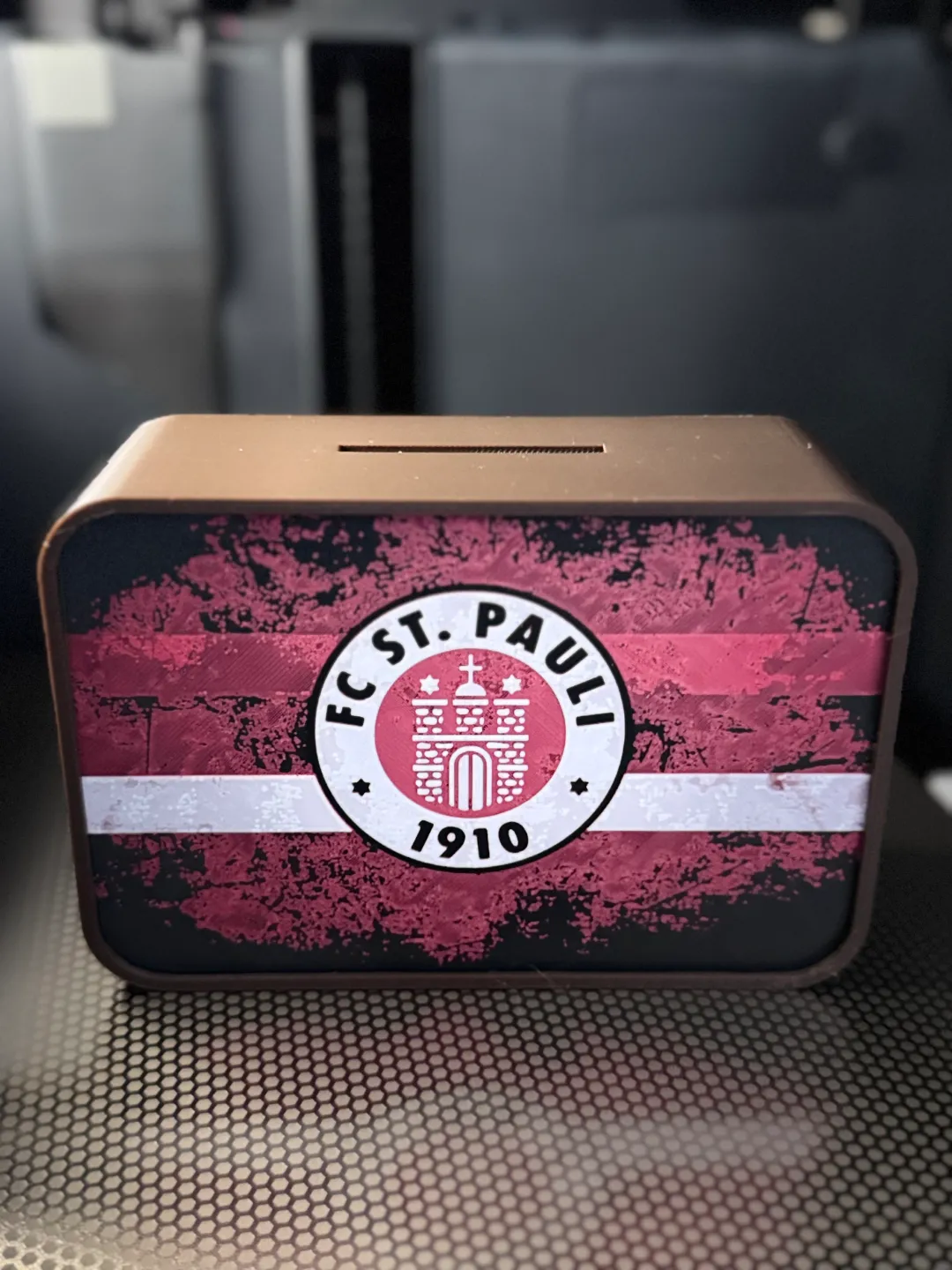 FC St. Pauli Spardose Piggybank Hue-Forge Look
