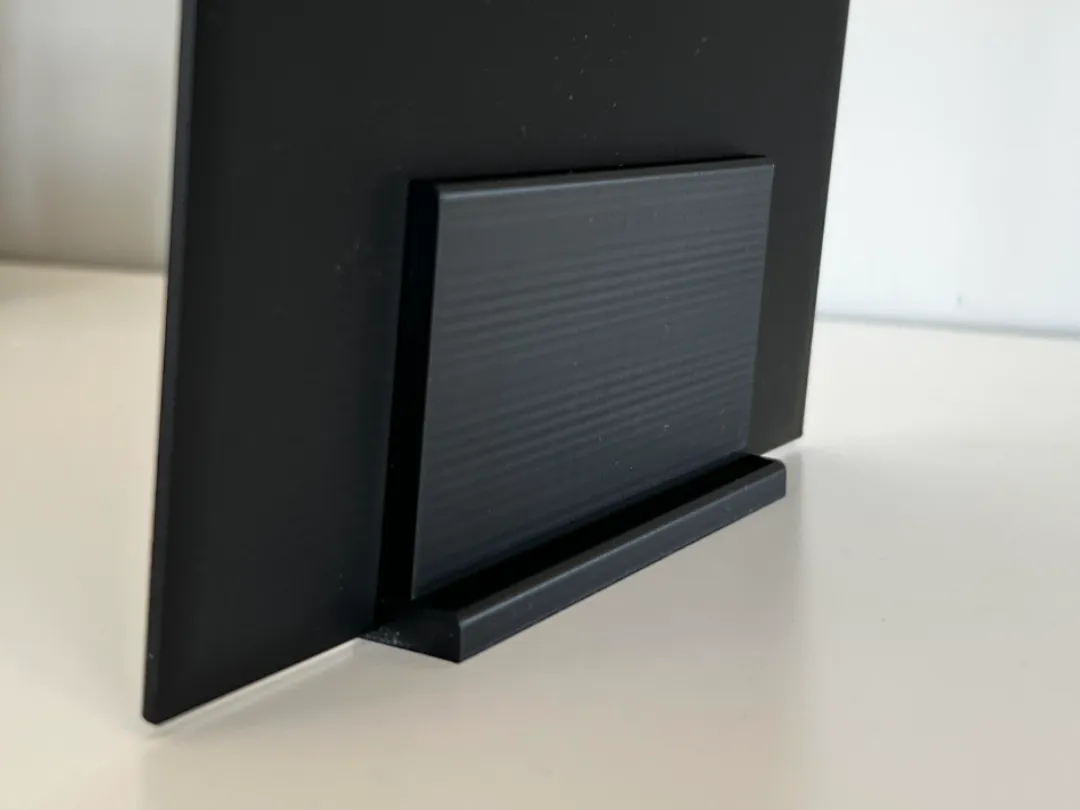 Picture stand for hueforge
