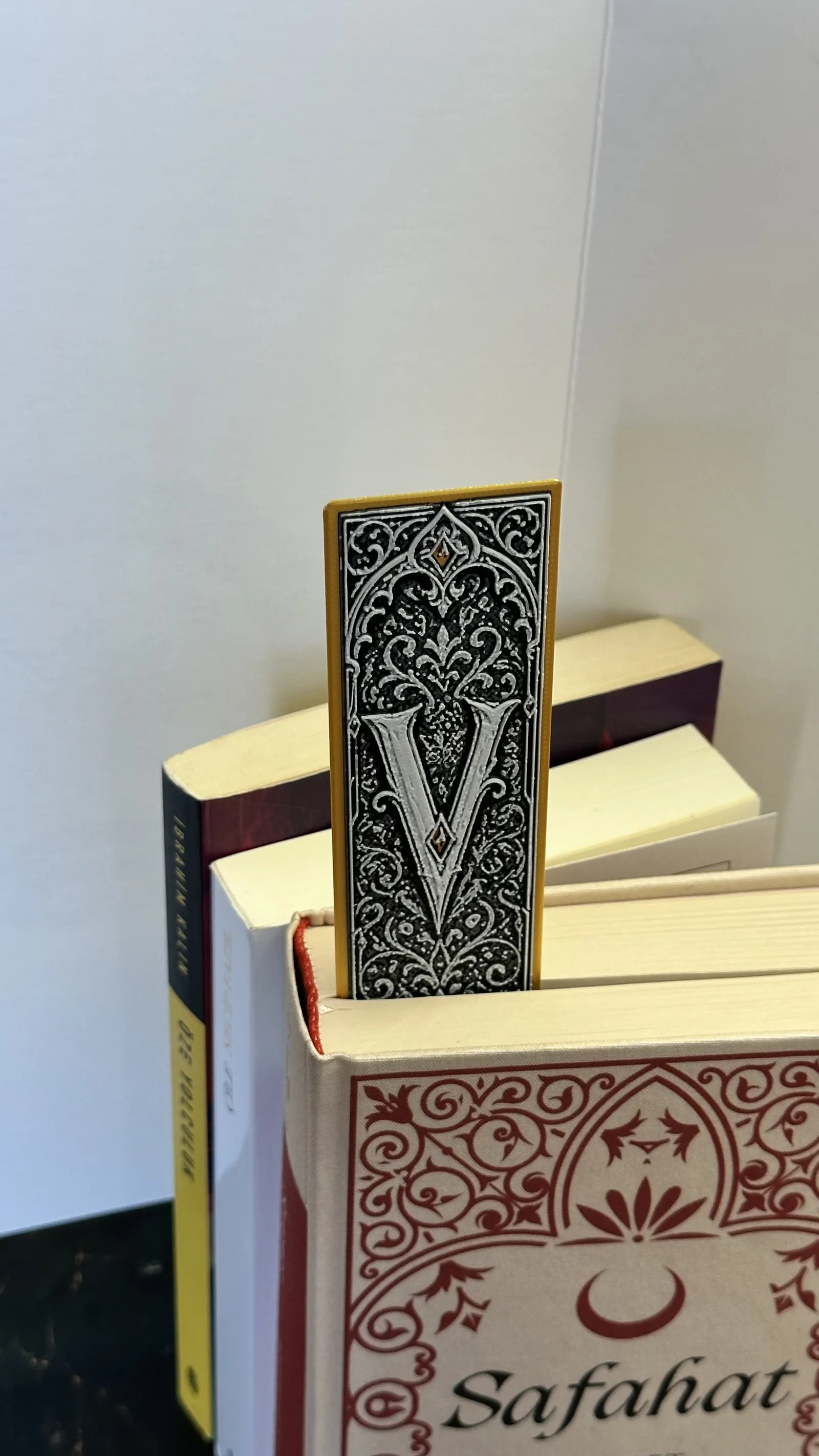 Gothic Letter V Bookmark - HueForge Alphabet