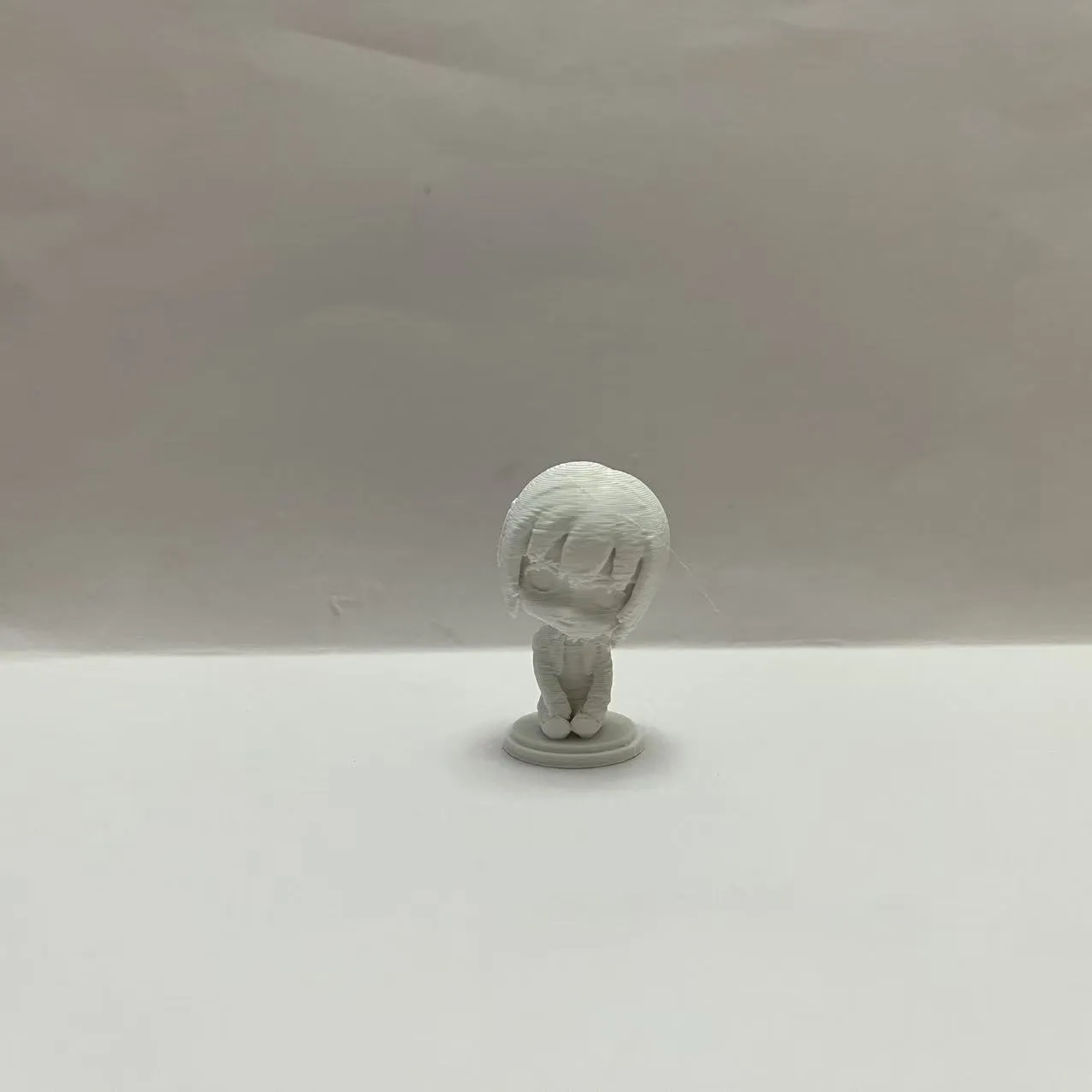 坐姿阿尔敏-进击的巨人动漫周边手办摆件-儿童涂色玩具公仔
