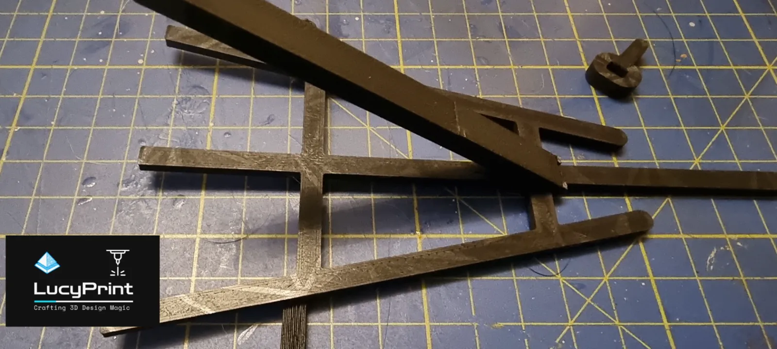 Easel for HueForge pictures