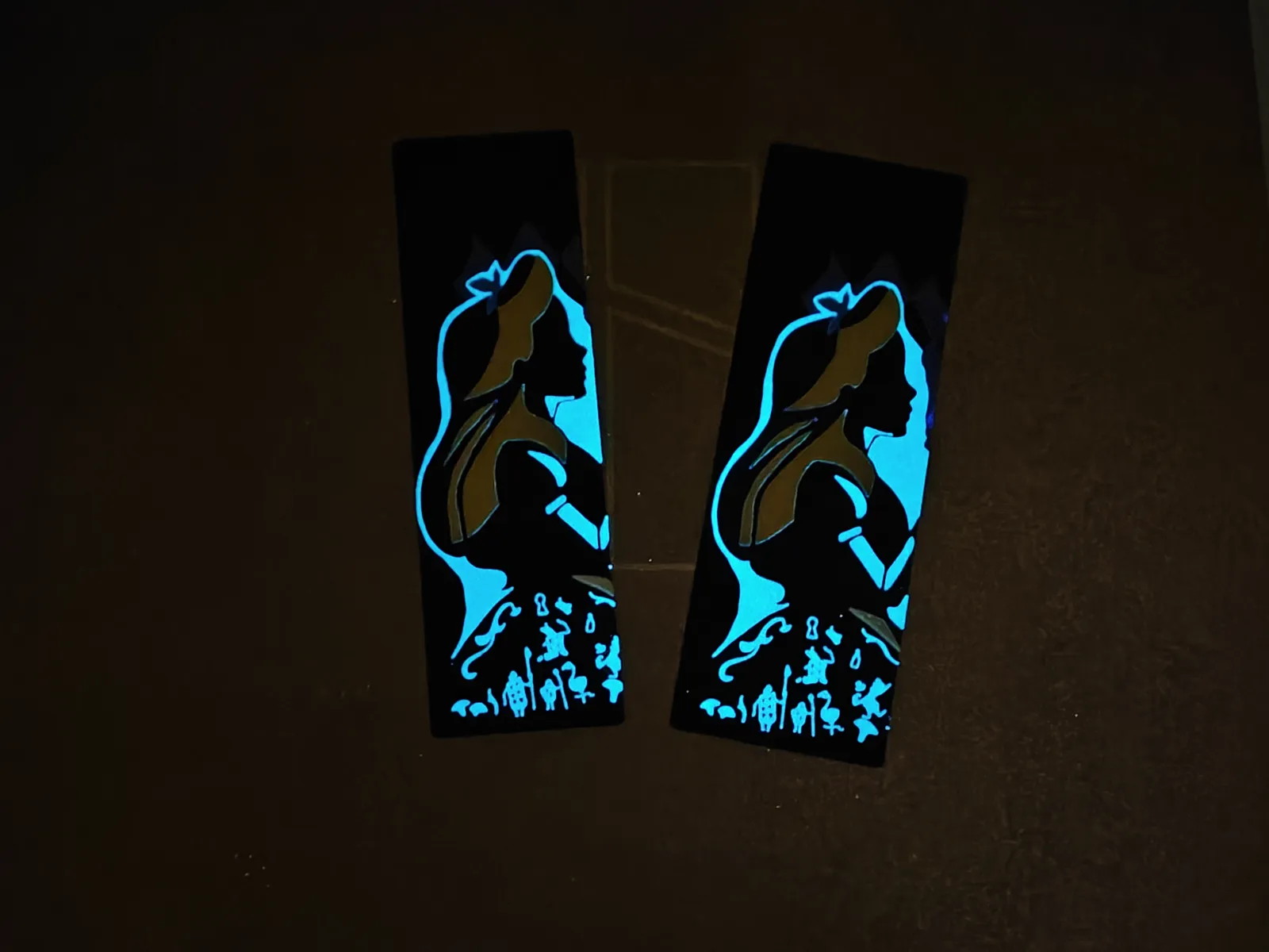 Alice in Wonderland - Glow Bookmark Set