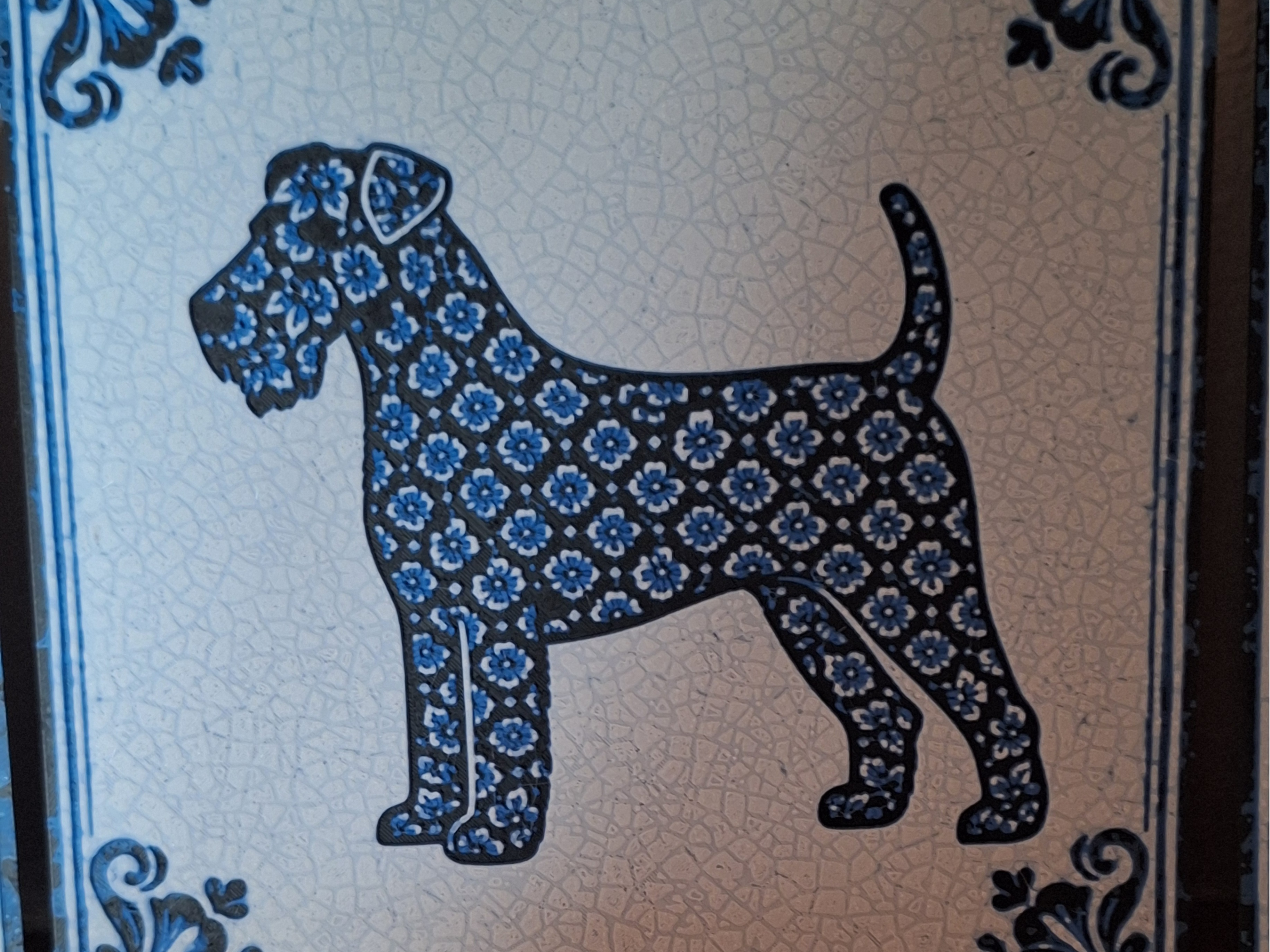 Airedale Terrier auf Delfter Kachel