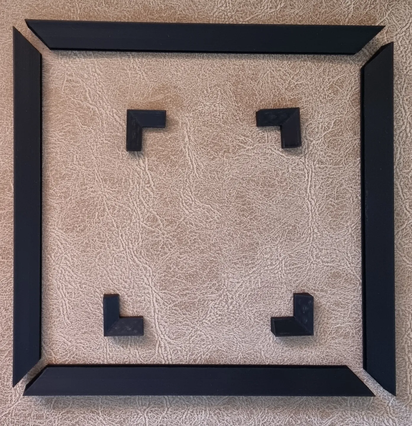 HueForge Bevelled Edge Frame 200x200 with inserts (Any size possible, parameterised in F360)