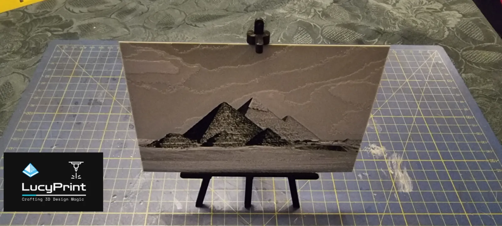 Easel for HueForge pictures