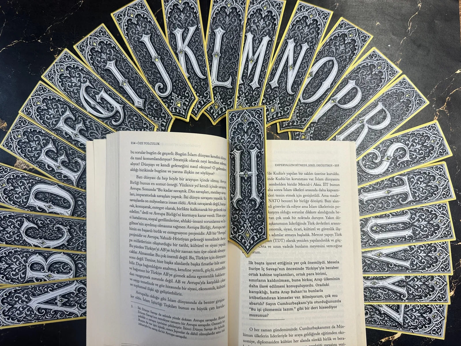 Gothic Letter H Bookmark - HueForge Alphabet