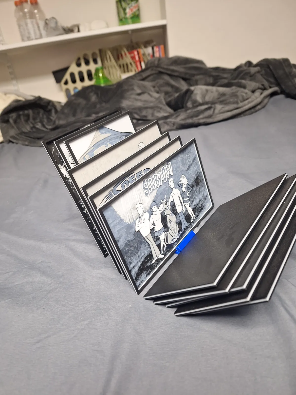 Hue Forge Vender Flip Stand