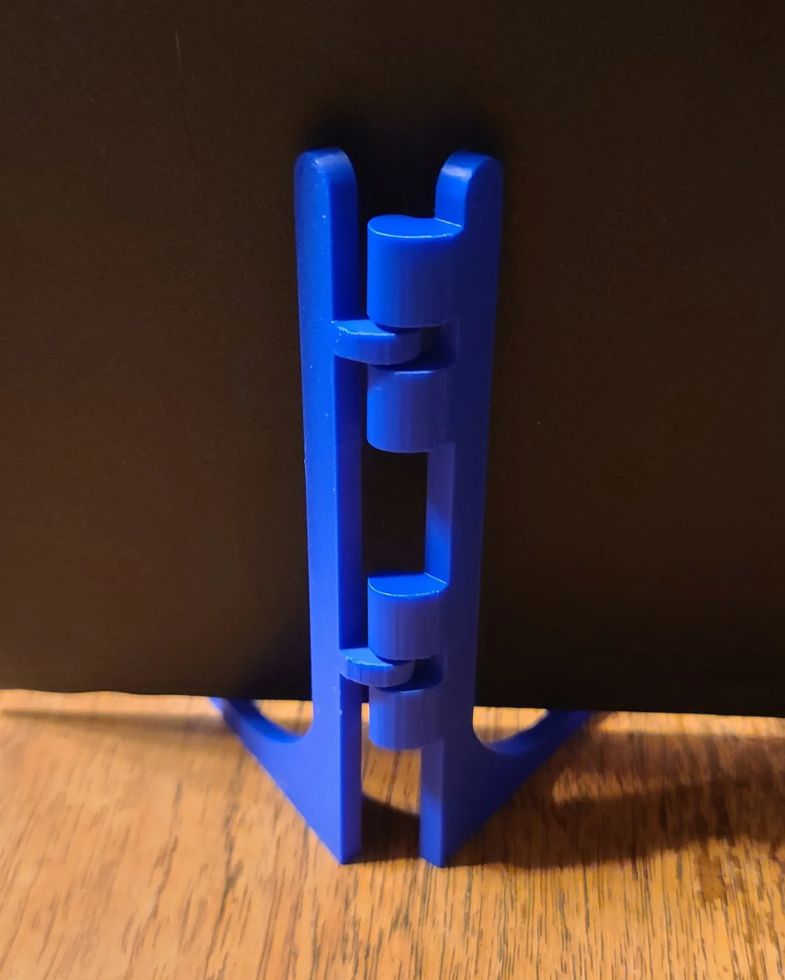 Stand with hinge for picture / hueforge