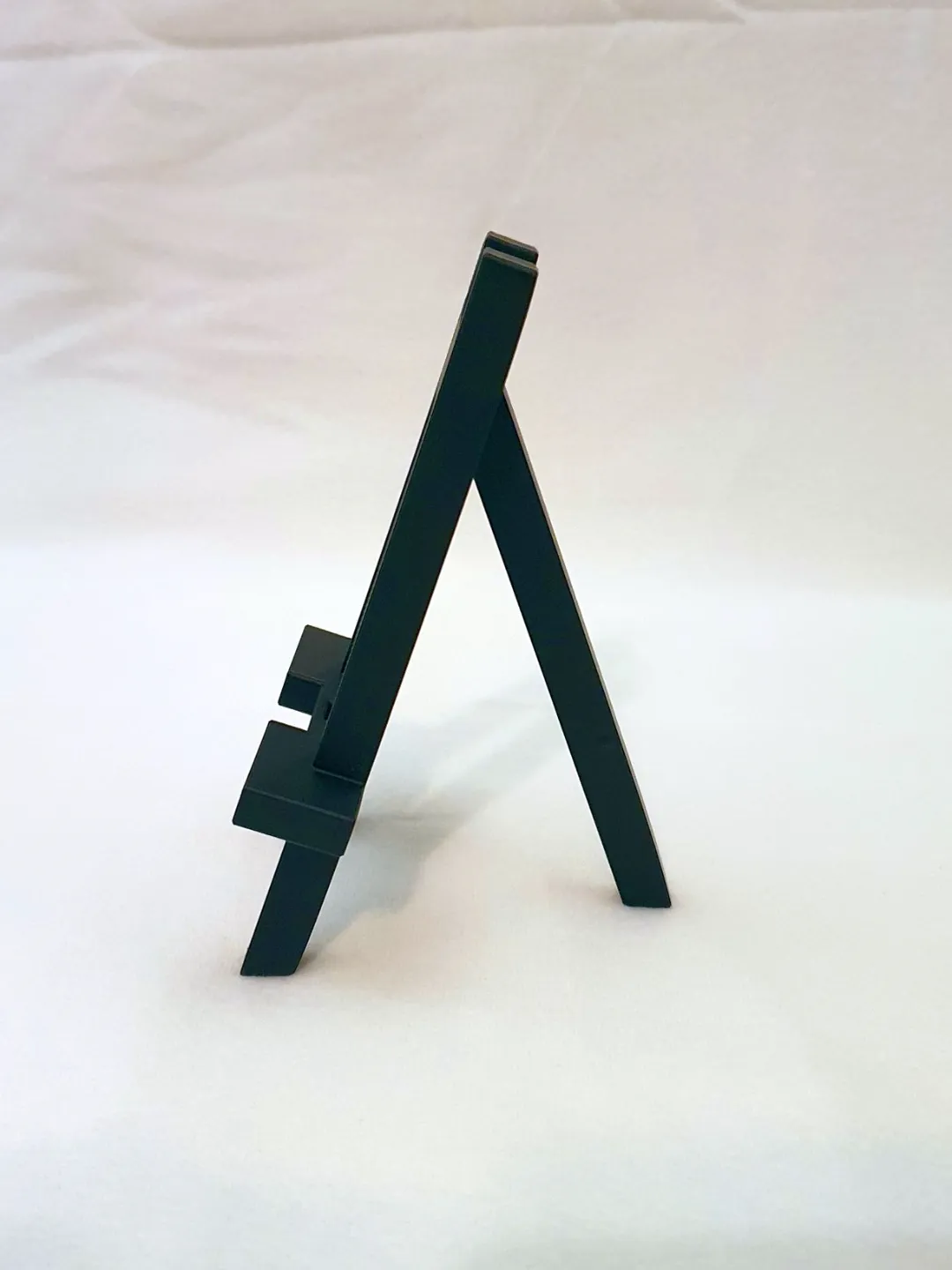 Easel for tablets, photos or HueForge