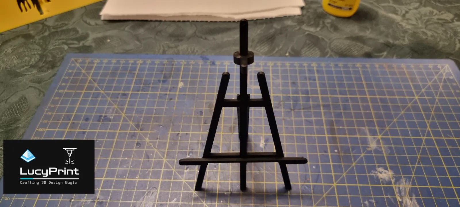 Easel for HueForge pictures