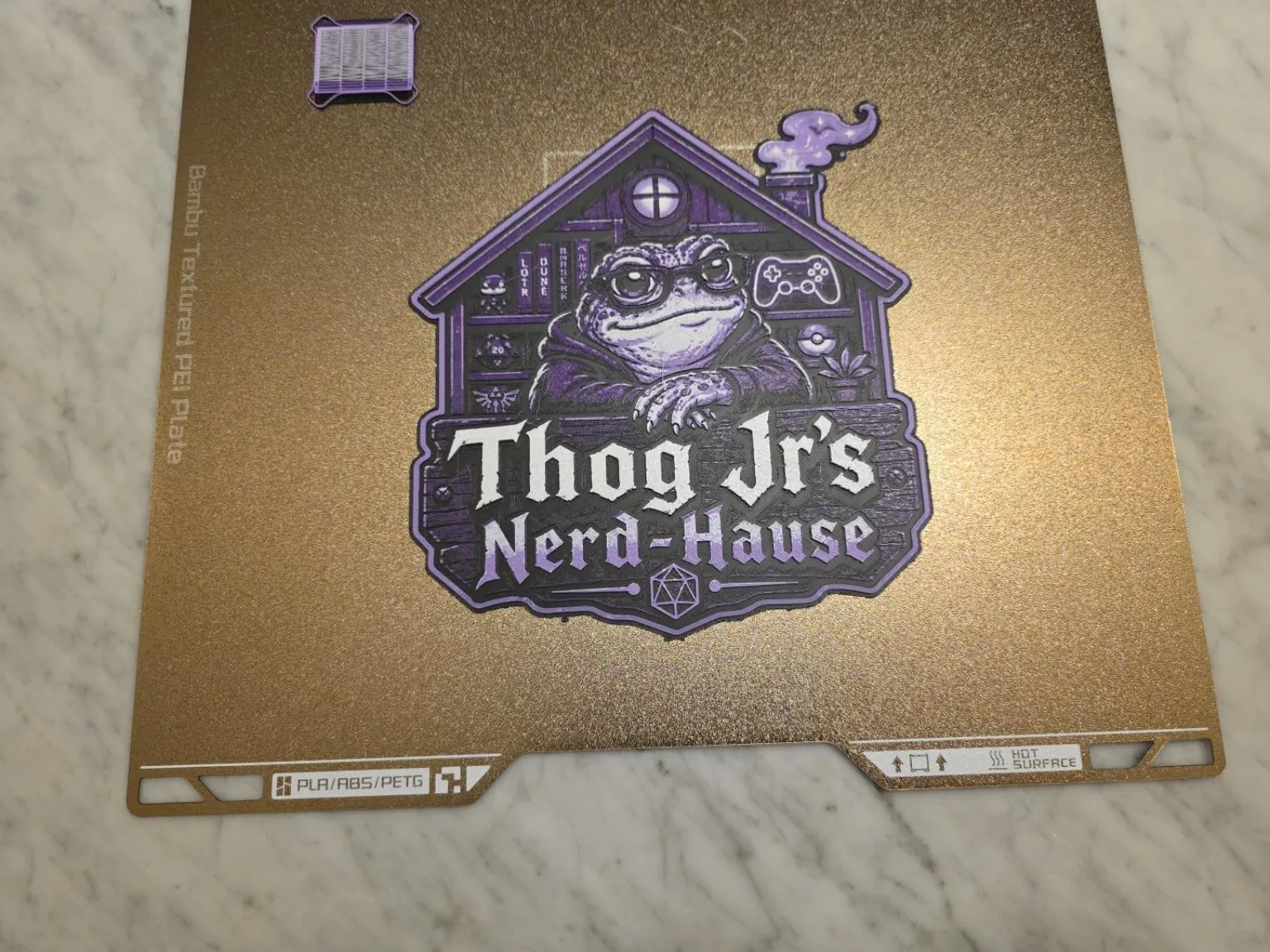 Hueforge game room logo plaque